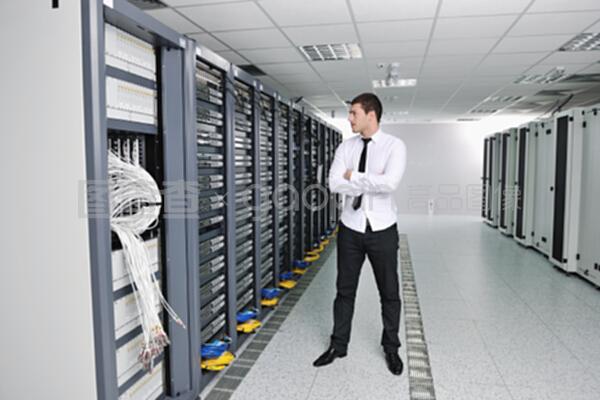 數據中心服務器室的年輕用戶 網絡商務信息服務的未來驅動力